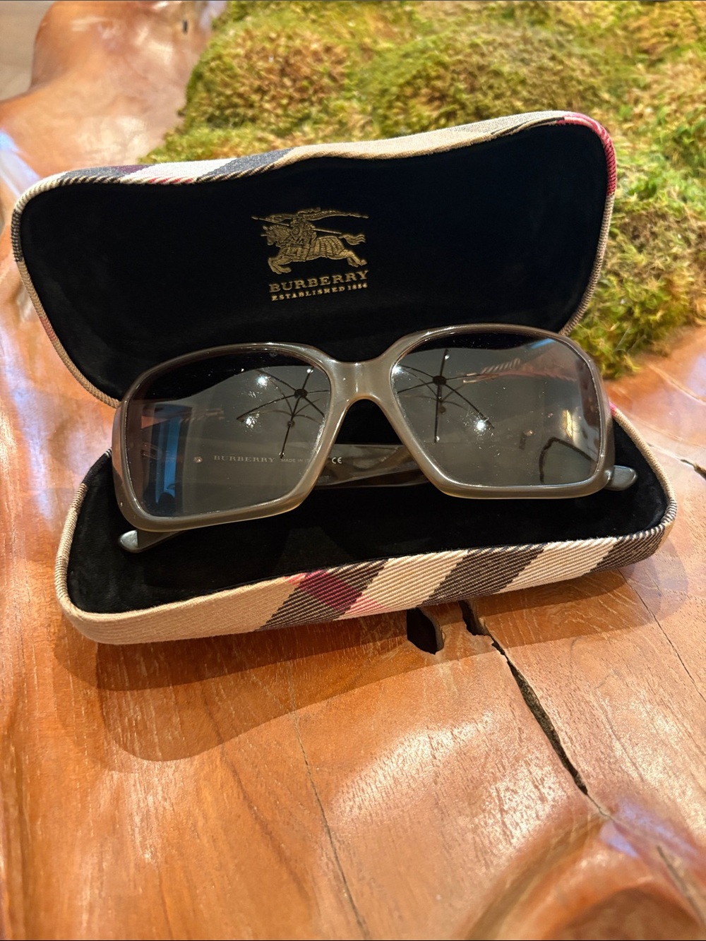 Burberry women’s Gray Sunglasses with Plaid Case
